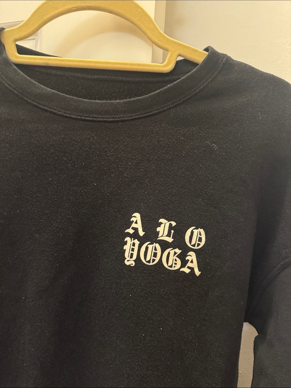 ALO Yoga Black Crewneck Sweatshirt with White old english Logo, size medium - Picture 2 of 6